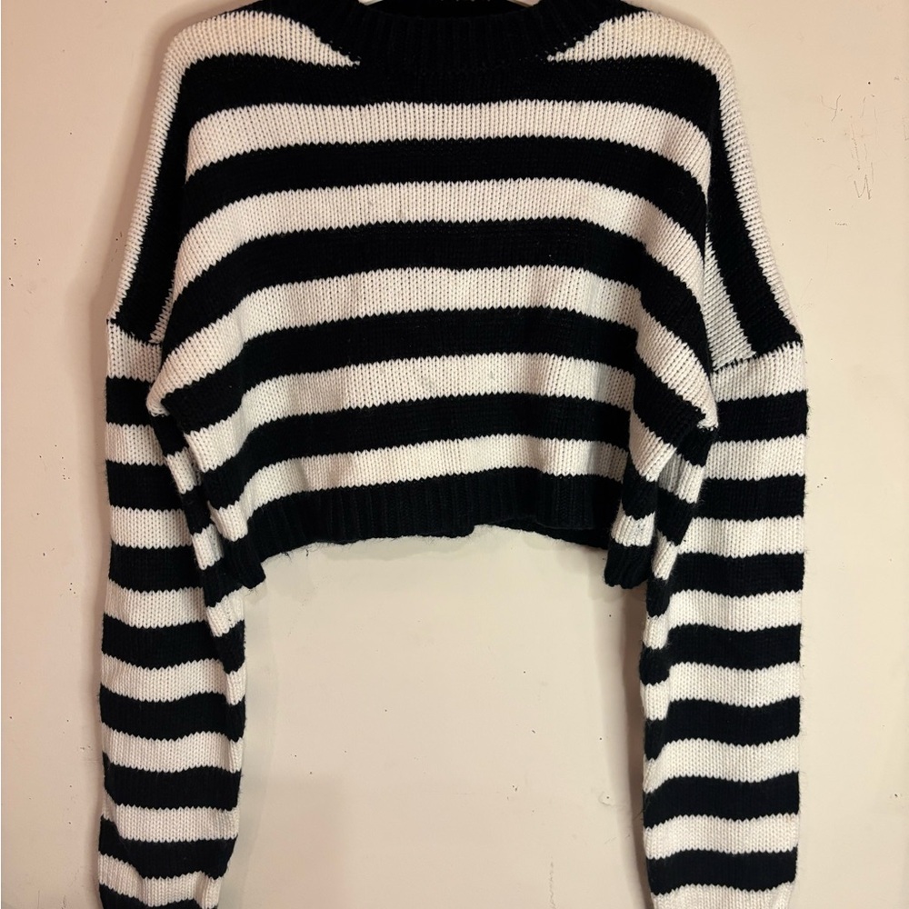 Cropped Black and White Oversized Long Sleeve Sweatshirt